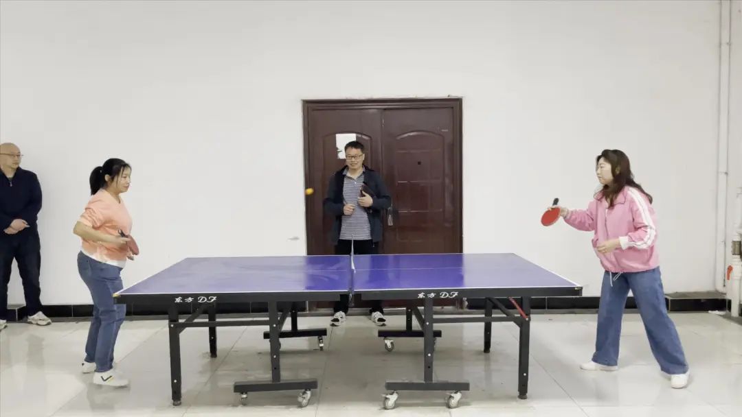 乒乓球.jpg 乒乓球.jpg